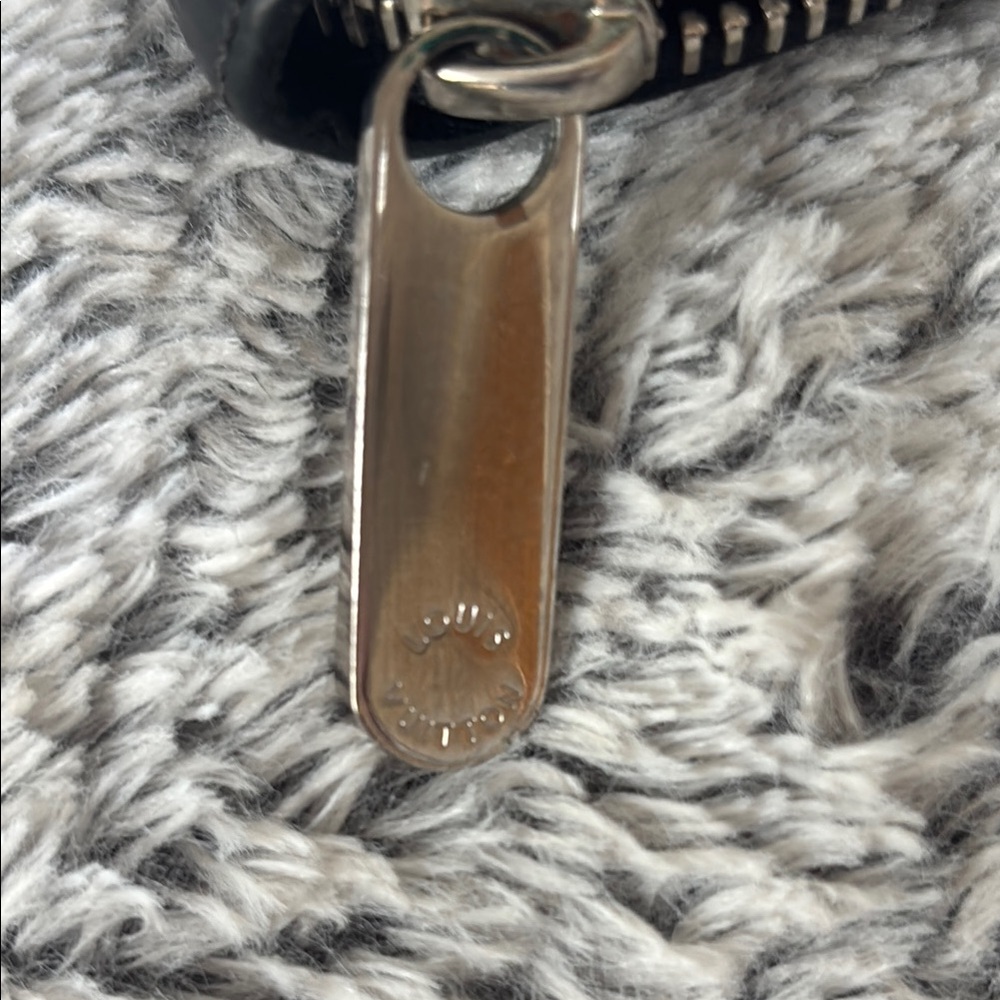 Louis Vuitton Black Epi Zippy Wallet - Picture 6 of 11